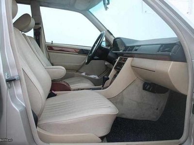 Outra Usado 1991 Mercedes E250 | € 15.500