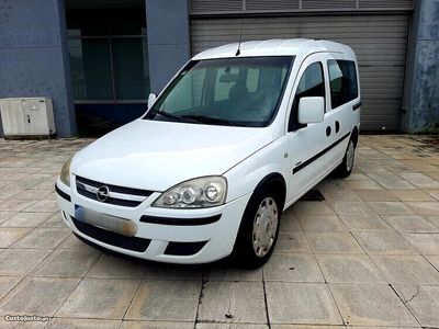 usado Opel Combo 1.3 Diesel 5 lugares