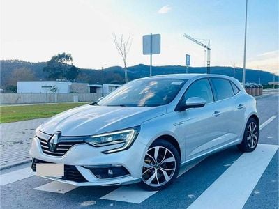 Usado Renault Mégane III Intens 130 HP (95 kW) 2016 Cinzento