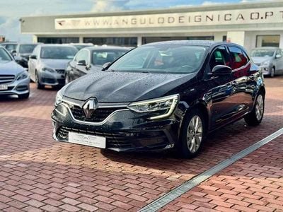 Usado Renault Mégane IV Intens 115 HP (84 kW) 2021 Preto Sedan