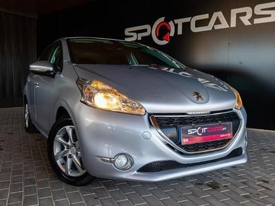 Cinza Usado 2012 Peugeot 208 Active Citadino | € 9.490 (Preço elevado)