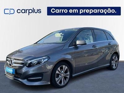 Cinza Usado 2017 Mercedes B180 Style Monovolume | € 17.400 (Preço justo)