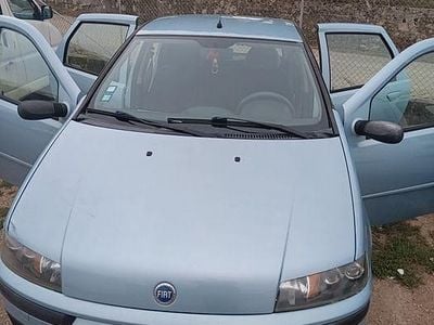 Usado 2001 Fiat Punto Sedan | € 2.000