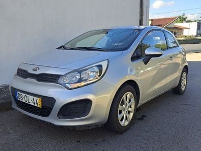 Branco Usado 2014 Kia Rio | € 7.250
