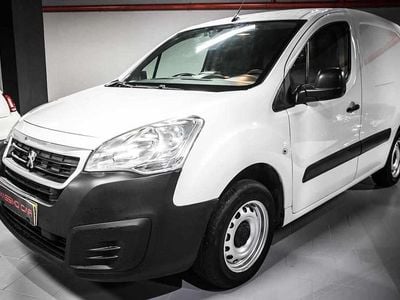Branco Usado 2016 Peugeot Partner Monovolume | € 9.990 (Bom preço)