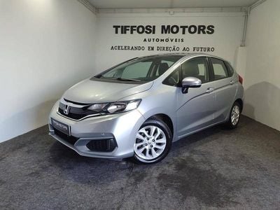 Usado Honda Jazz 102 HP (75 kW) 2019 Cinzento Citadino