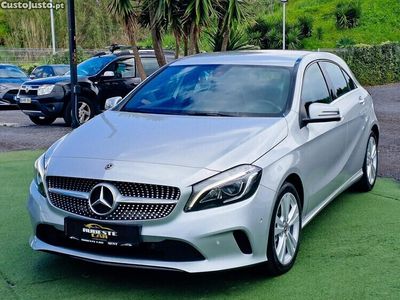 Cinza Usado 2017 Mercedes A180 Citadino | € 21.250 (Caro)