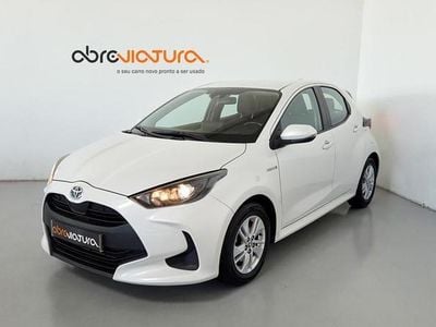 Usado Toyota Yaris Hybrid 92 HP (67 kW) 2021 Branco