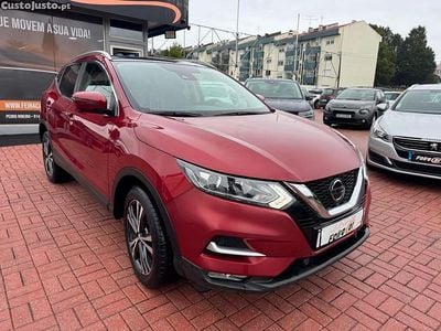 Usado Nissan Qashqai N-Connecta 115 HP (84 kW) 2018 Vermelho SUV