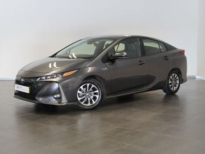 Usado Toyota Prius Luxury 98 HP (72 kW) 2017 Cinzento escuro Citadino