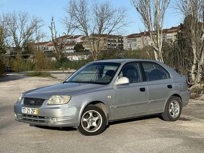 Usado 2004 Hyundai Accent Sedan | € 1.900