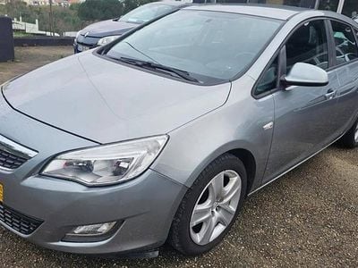 Usado Opel Astra 95 HP (69 kW) 2010 Cinzento