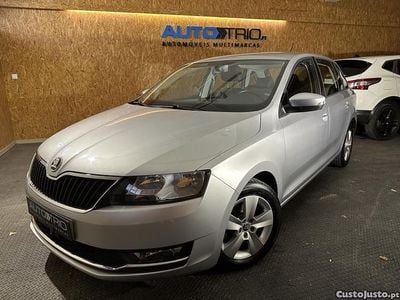 Cinza Usado 2018 Skoda Rapid Ambition | € 10.500