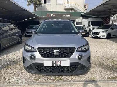 Usado Seat Arona Style 95 HP (69 kW) 2023 Cinza prata SUV