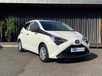 Usado Toyota Aygo X-play 72 HP (52 kW) 2019 Branco Citadino