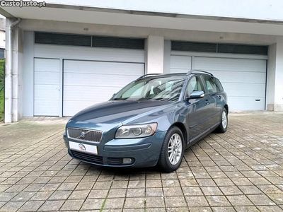 Usado Volvo V50 110 HP (80 kW) 2004 Cinza Carrinha