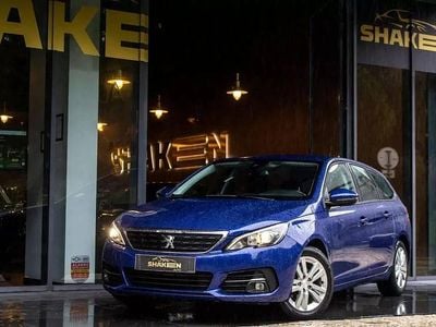 Usado Peugeot 308 SW Active 130 HP (95 kW) 2019 Azul escuro Carrinha