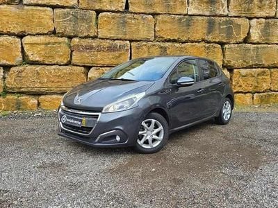 Cinza Usado 2016 Peugeot 208 Style Citadino | € 8.750 (Bom preço)