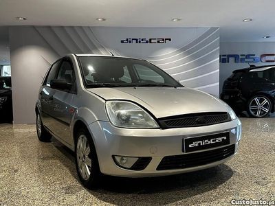Cinza Usado 2005 Ford Fiesta Ghia Citadino | € 3.900 (Preço elevado)