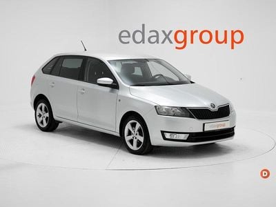 Cinzento Usado 2015 Skoda Rapid | € 7.190