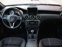 Usado Mercedes A180 Urban 109 HP (80 kW) 2013 Preto