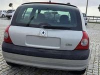 Usado Renault Clio II 58 HP (42 kW) 2002 Sedan