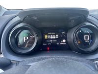 Usado Toyota Yaris Luxury 116 HP (85 kW) 2024 Cinza (pintura metalizada) Sedan