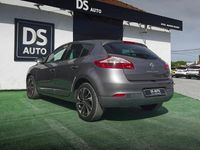 Usado Renault Mégane III 130 HP (95 kW) 2014 Cinzento Sedan