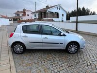 Usado Renault Clio II 75 HP (55 kW) 2010 Cinzento