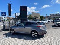 Usado Renault Mégane Coupé Dynamique 110 HP (80 kW) 2011 Cinzento Coupé