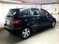 Usado Mercedes B200 140 HP (102 kW) 2010 Preto Monovolume