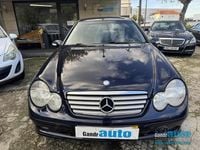 Usado Mercedes C220 143 HP (105 kW) 2002 Azul Coupé
