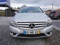 Usado Mercedes B180 109 HP (80 kW) 2012 Cinzento Monovolume