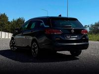 Usado Opel Astra Innovation 110 HP (80 kW) 2016 Preto Carrinha