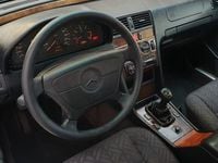 Usado Mercedes C250 150 HP (110 kW) 1997 Cinzento