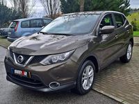 Usado Nissan Qashqai Acenta Connect 110 HP (80 kW) 2015 Castanho SUV