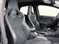 Usado Ford Focus 350 HP (257 kW) 2016 Cinzento