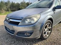 Usado Opel Astra 101 HP (74 kW) 2006 Cinzento Sedan