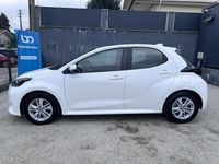 Usado Toyota Yaris Hybrid Comfort 115 HP (84 kW) 2021 Branco