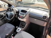 Usado Peugeot 107 68 HP (50 kW) 2007 Antracite Citadino