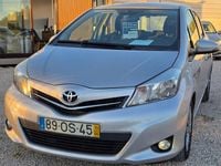 Usado Toyota Yaris Comfort 90 HP (66 kW) 2014 Cinza Citadino