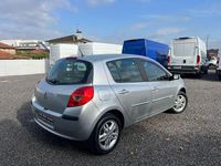 Usado Renault Clio II Dynamique 75 HP (55 kW) 2006 Cinza Citadino