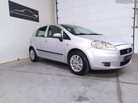 Usado Fiat Grande Punto Dynamic 75 HP (55 kW) 2010 Cinza Citadino
