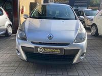 Usado Renault Clio II Dynamique 75 HP (55 kW) 2010 Cinza prata