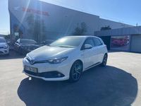 Usado Toyota Auris Hybrid Comfort 136 HP (100 kW) 2017 Branco