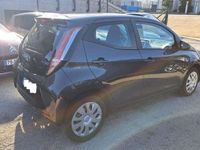 Usado Toyota Aygo 69 HP (50 kW) 2015 Cinzento Citadino