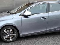 Usado Volvo V40 150 HP (110 kW) 2017 Cinzento Citadino