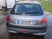 Usado Peugeot 206 68 HP (50 kW) 2004 Cinzento Citadino