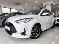 Usado Toyota Yaris Hybrid Comfort 115 HP (84 kW) 2022 Branco