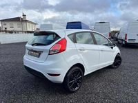 Usado Ford Fiesta Titanium 95 HP (69 kW) 2016 Branco Citadino